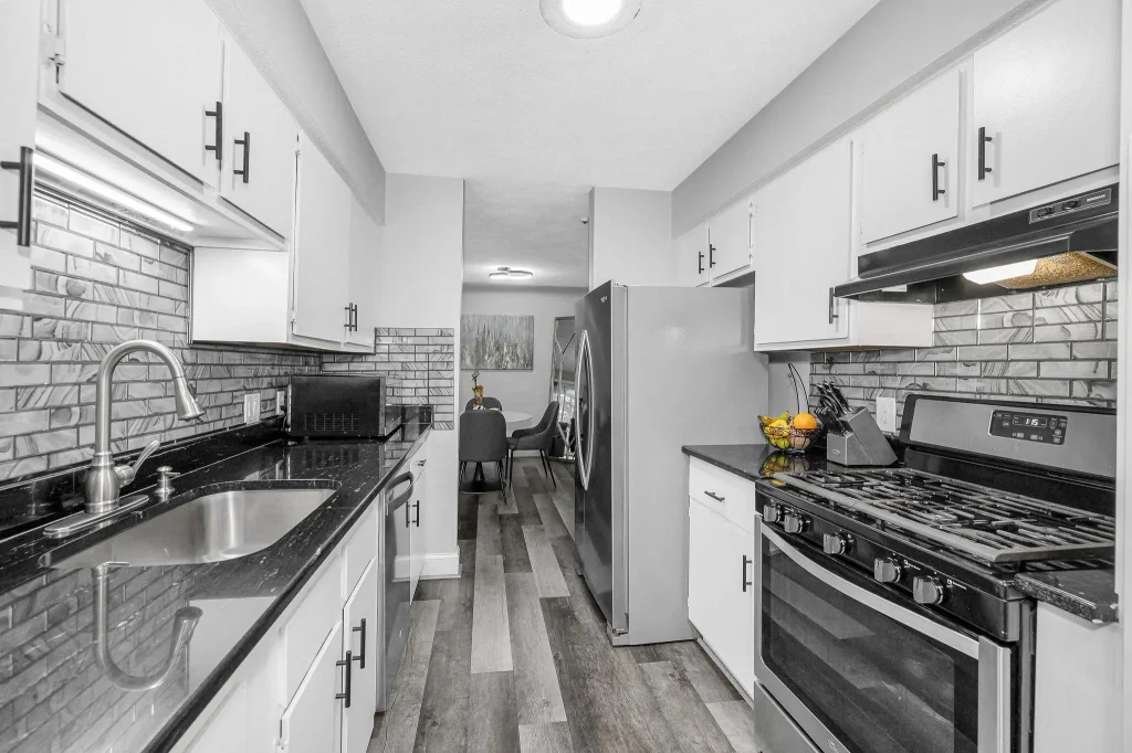 210 Brook Village Road, Nashua