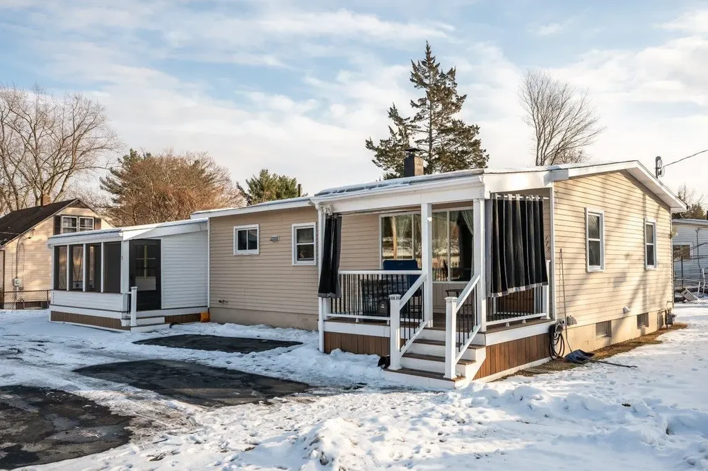 172 Ledge Street, Nashua