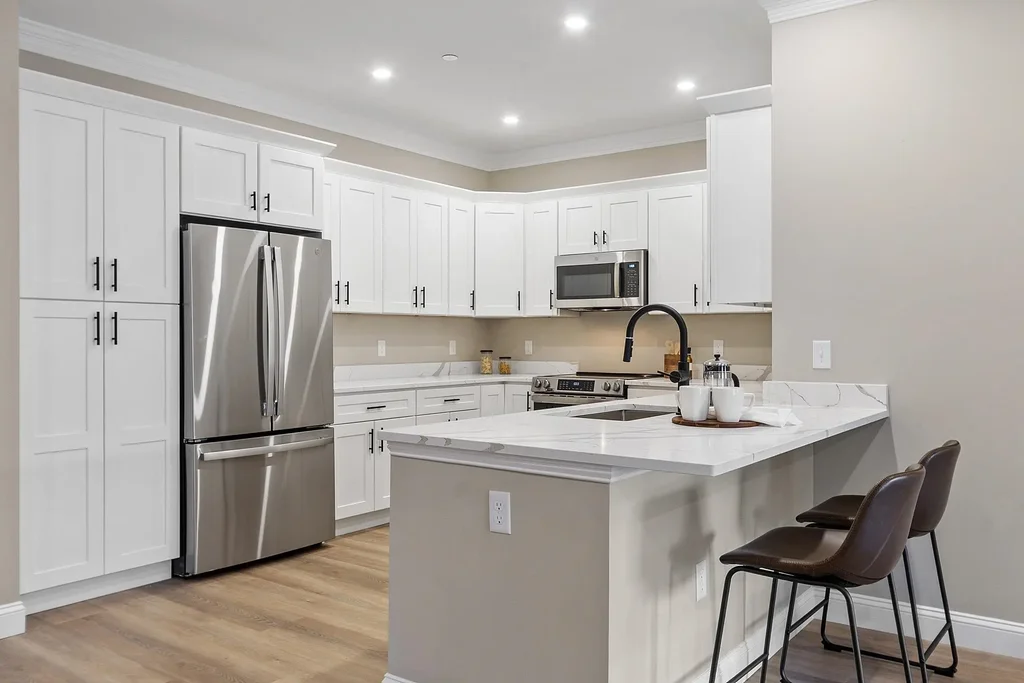 10100 S Willow Street, Manchester