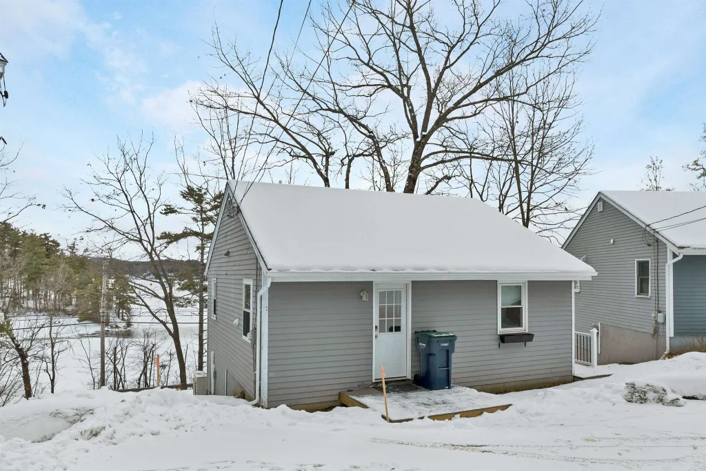 6 Winnisquam Shore, Tilton