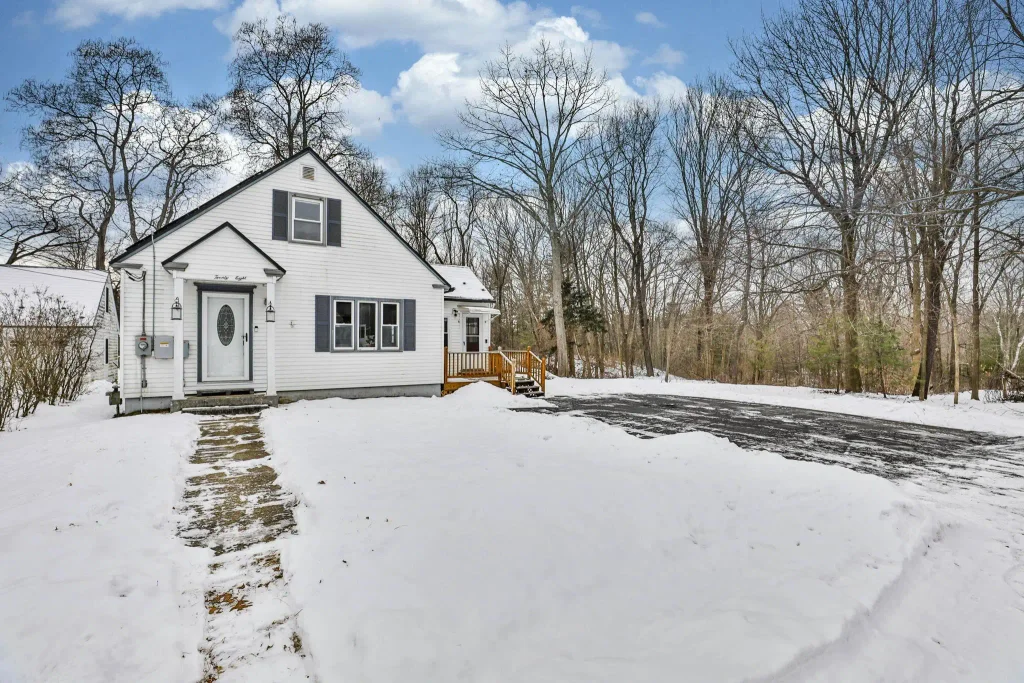 28 Stevens Street, Nashua