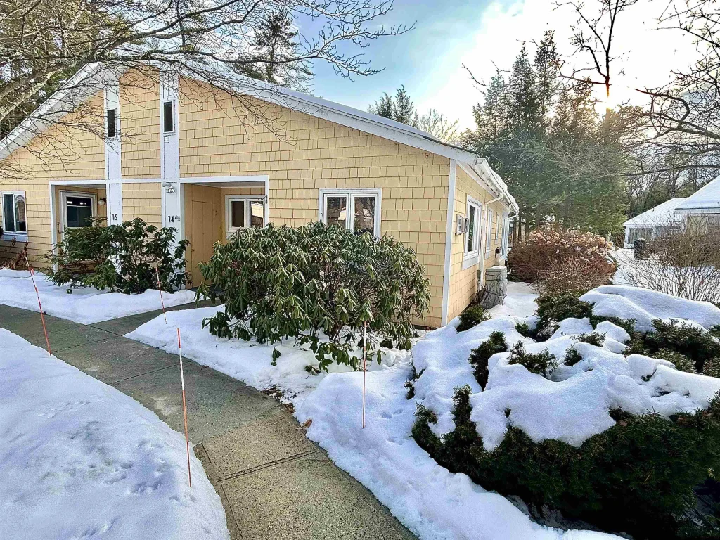 14 Amoskeag Road, Concord