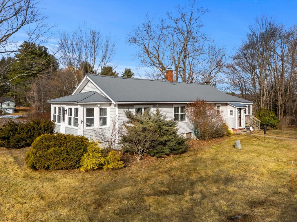 74 College Road, Stratham