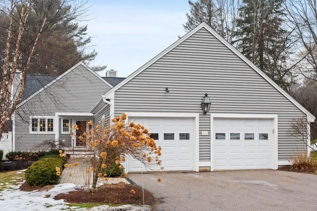 605 Straw Hill Road, Manchester