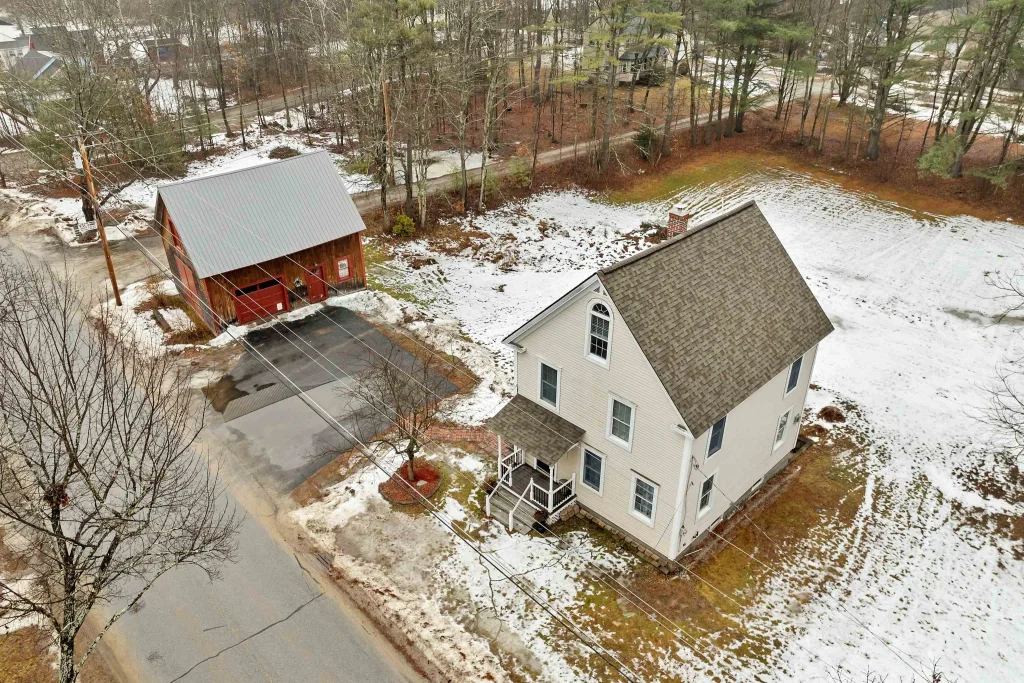 27 River Road, Allenstown