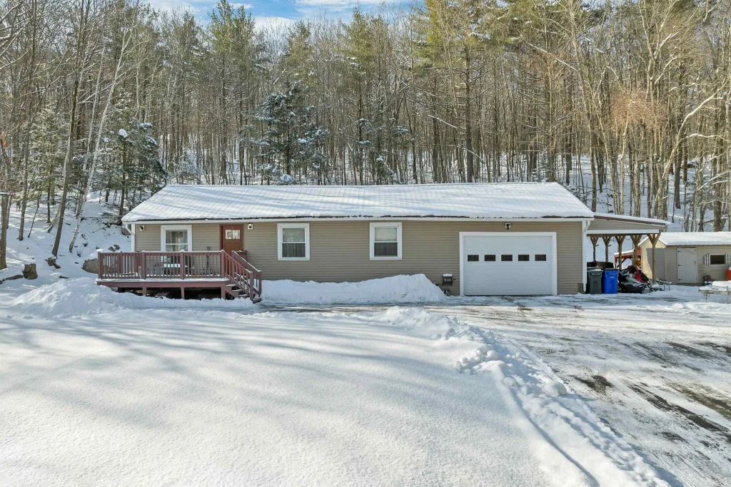 11 E Dunbarton Road, Goffstown