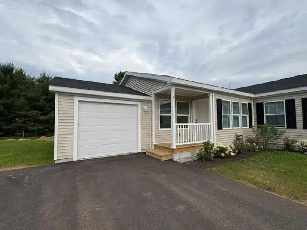 18-b Wildflower Lane, Plymouth