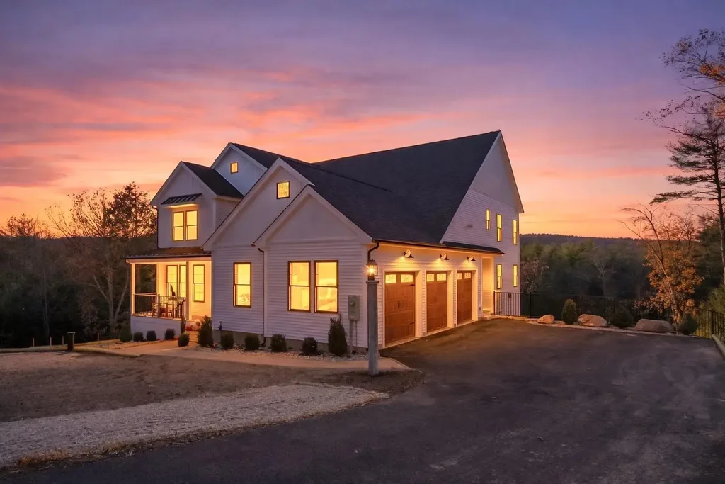 18 Sprague Mill Road, Bedford