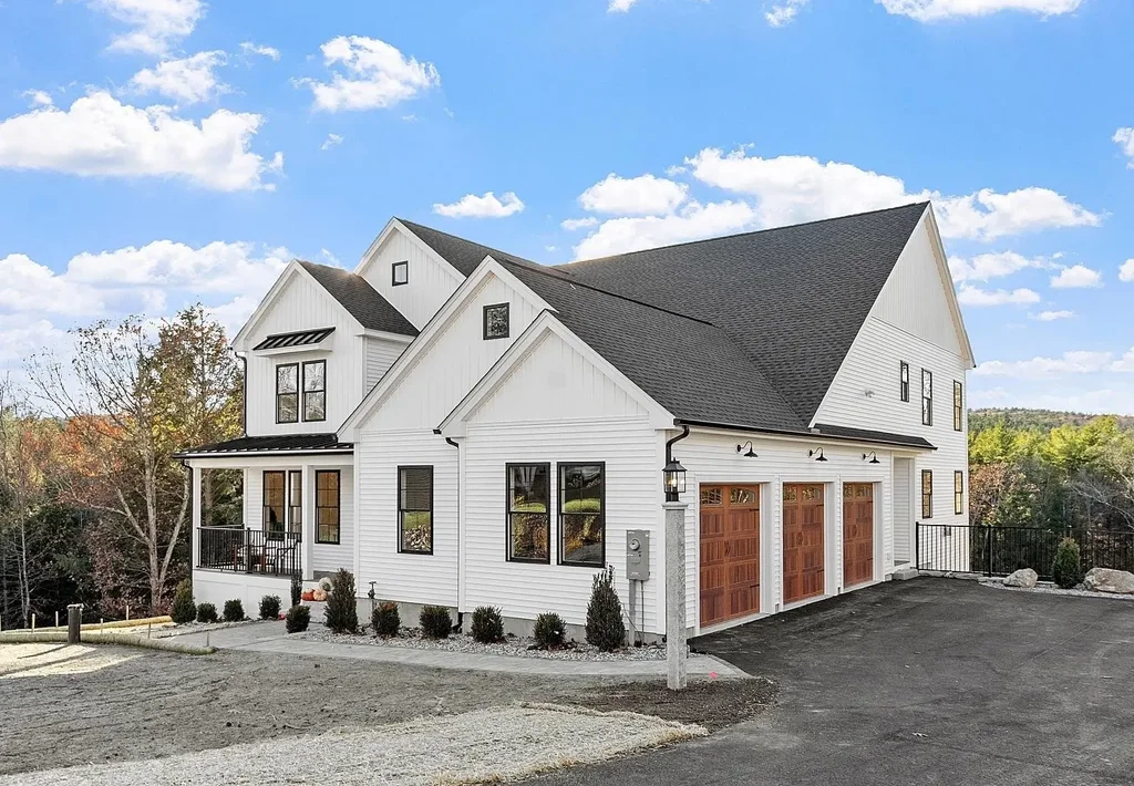 18 Sprague Mill Road, Bedford