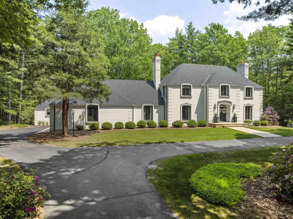 27 Nathan Lord Road, Amherst