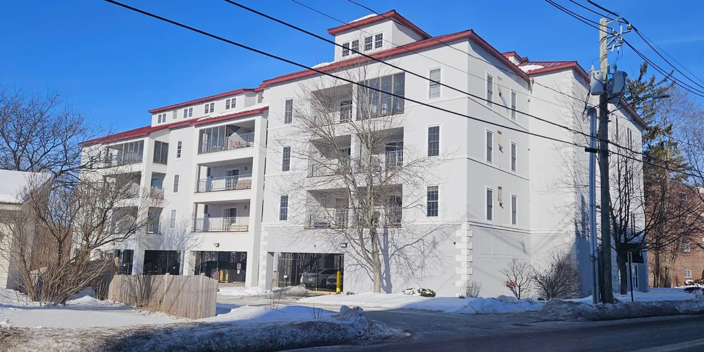 96 River Road, Manchester