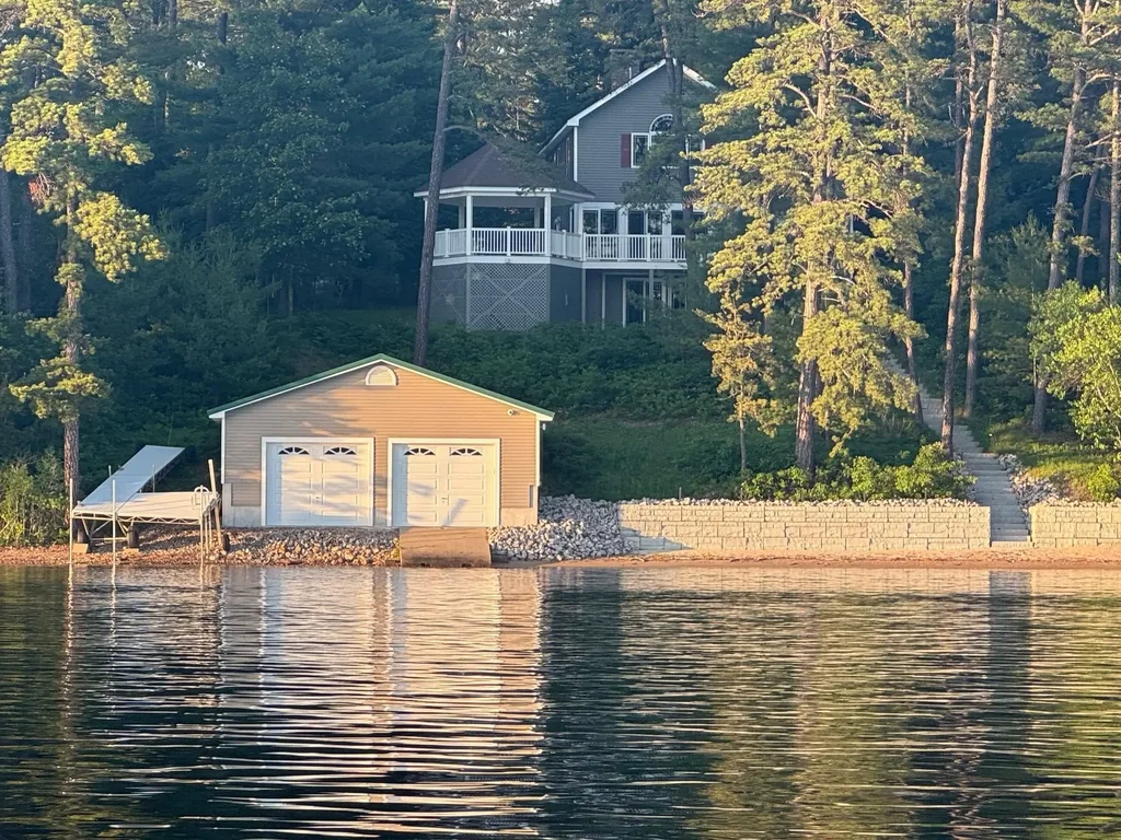 112 N Broad Bay Road, Freedom