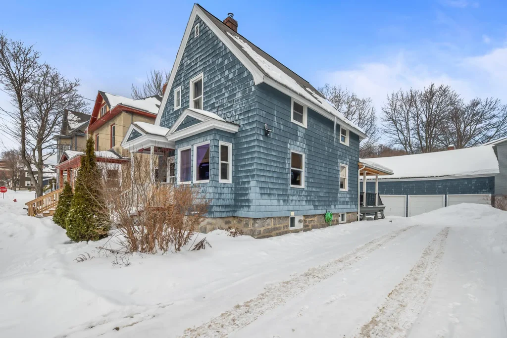 116 Washington Street, Berlin