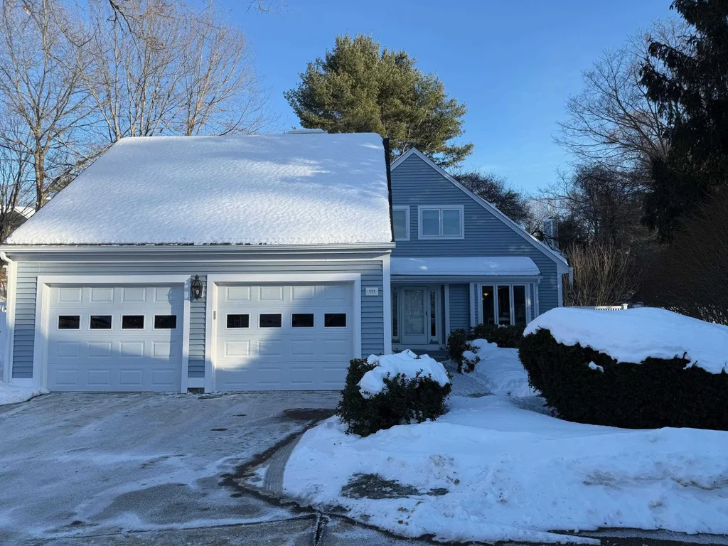 555 Straw Hill Road, Manchester