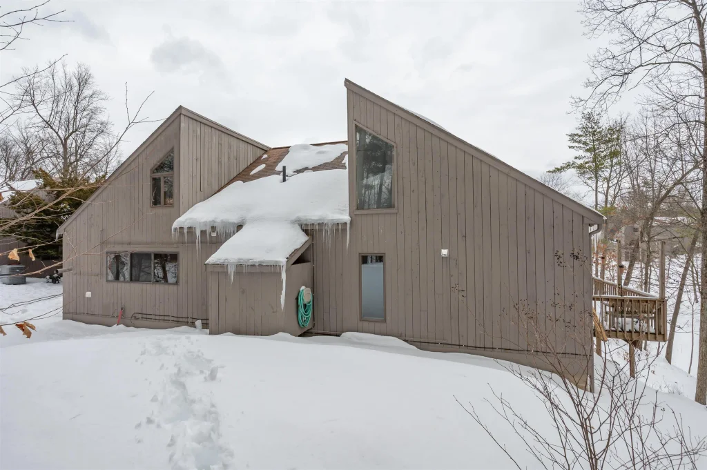 44 Coburn Woods Avenue, Nashua