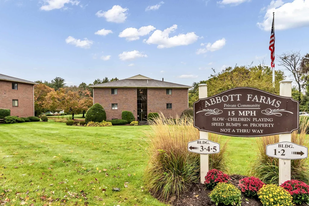 213 Abbott Farm Lane, Hudson