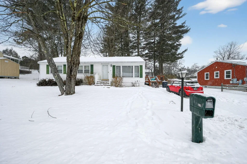 21 Parkhurst Drive, Nashua