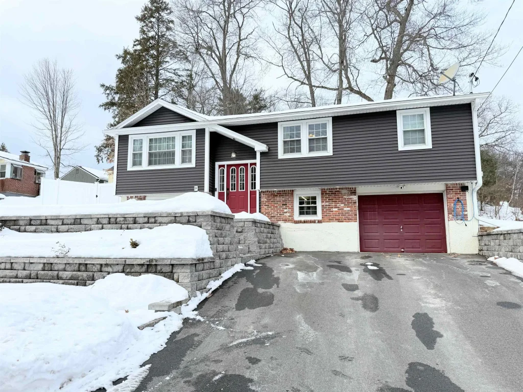 15 Dover Street, Nashua