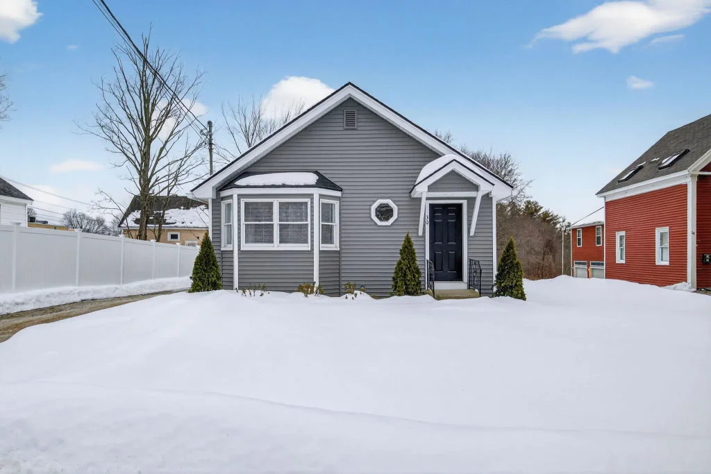 30 Main Street, Salem