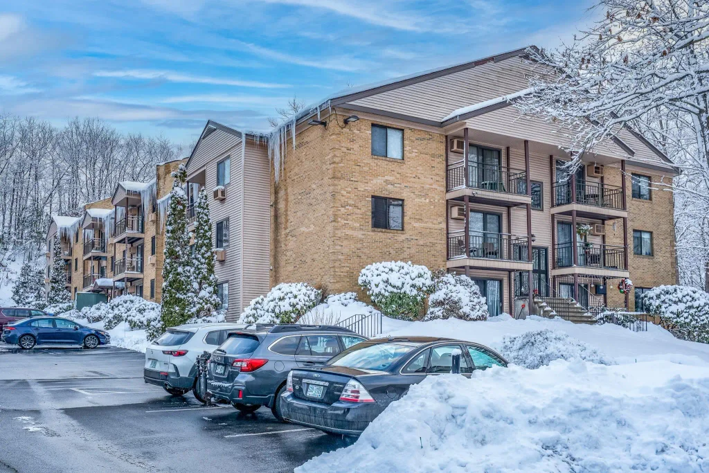 19 Country Club Drive, Manchester