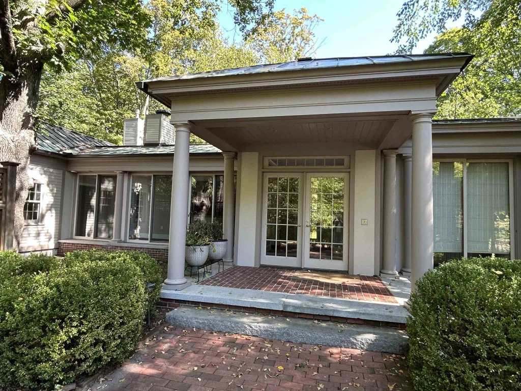 81 Front Street, Exeter