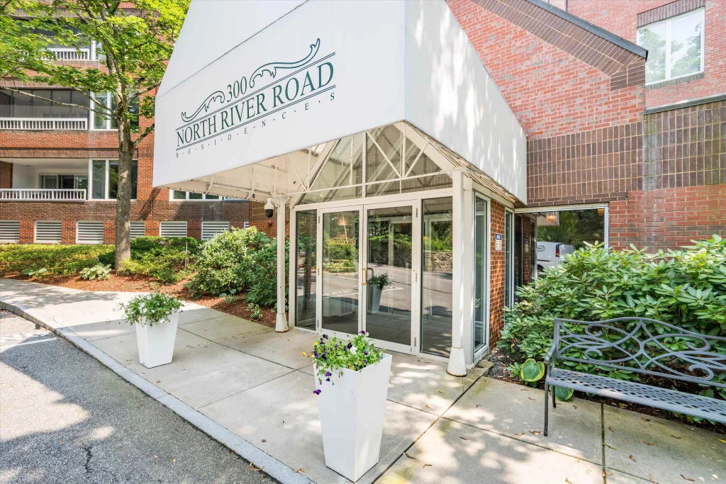 300 River Road, Manchester