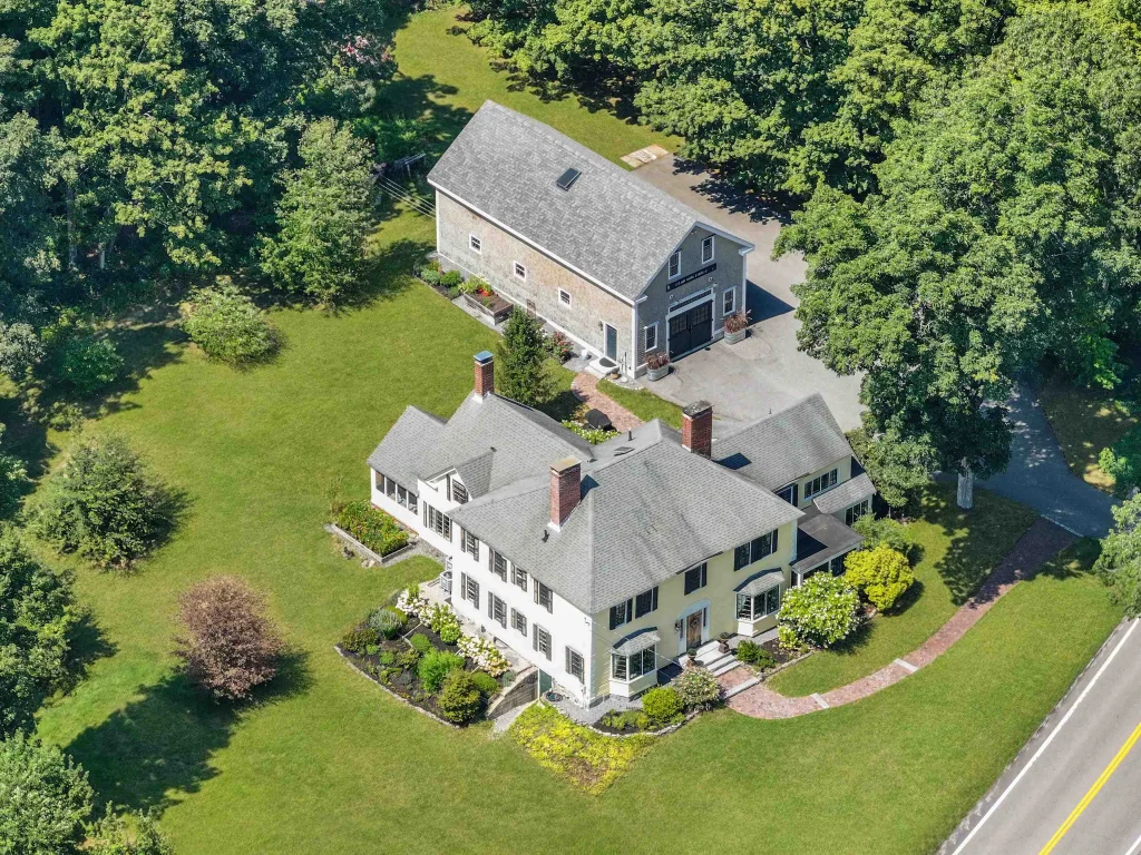 100 Exeter Road, Newfields