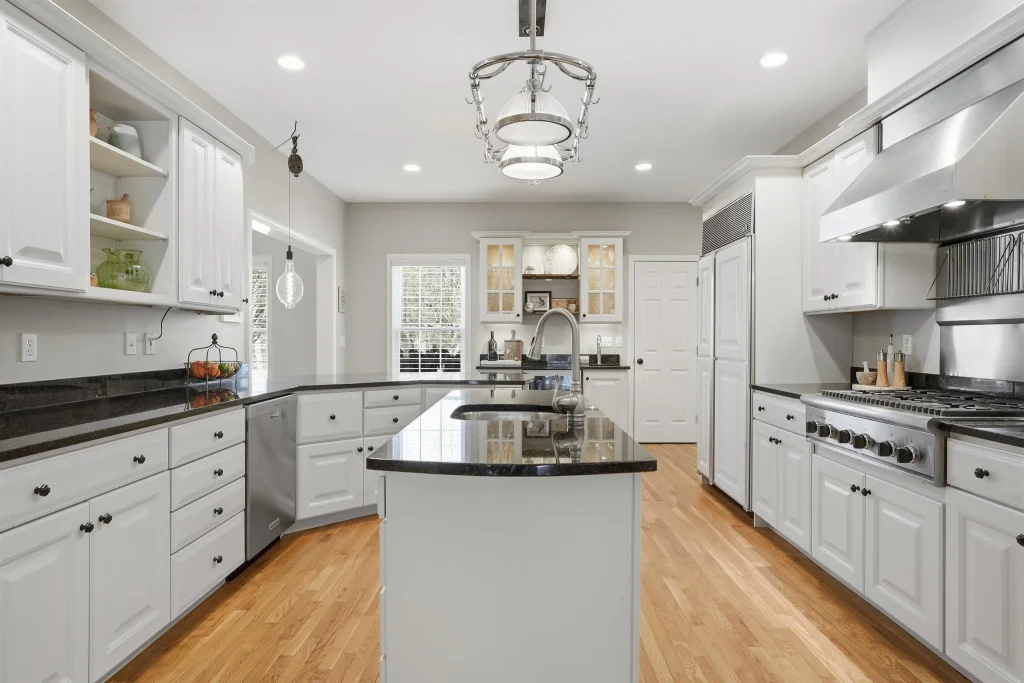 16 Gowing Lane, Amherst