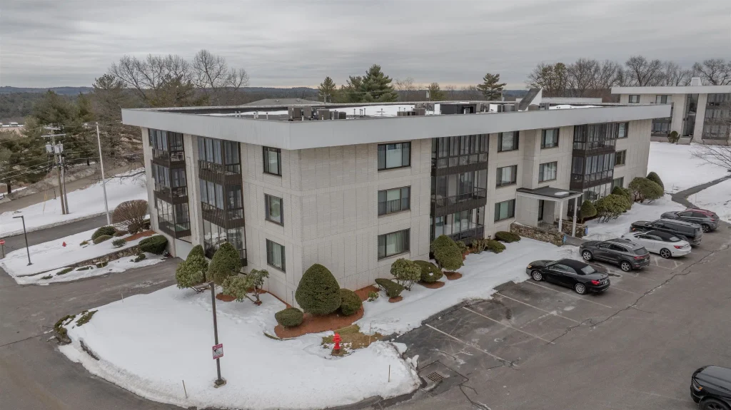 33 Spit Brook Road, Nashua