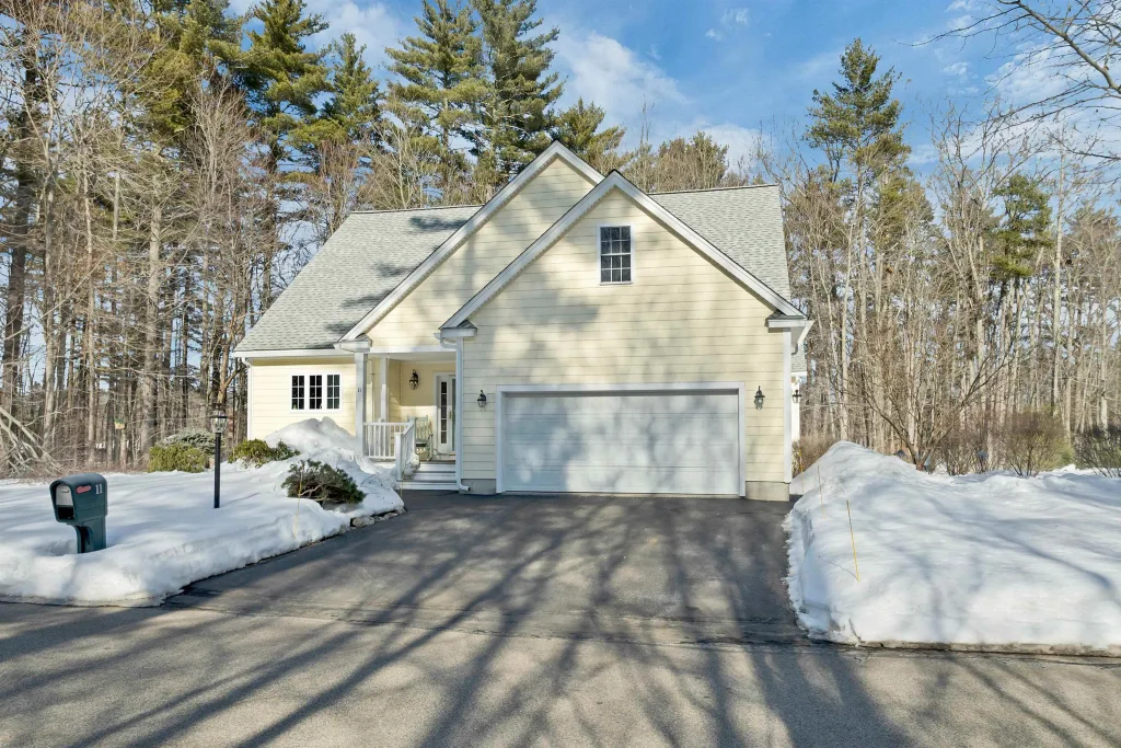11 Vineyard Drive, Stratham