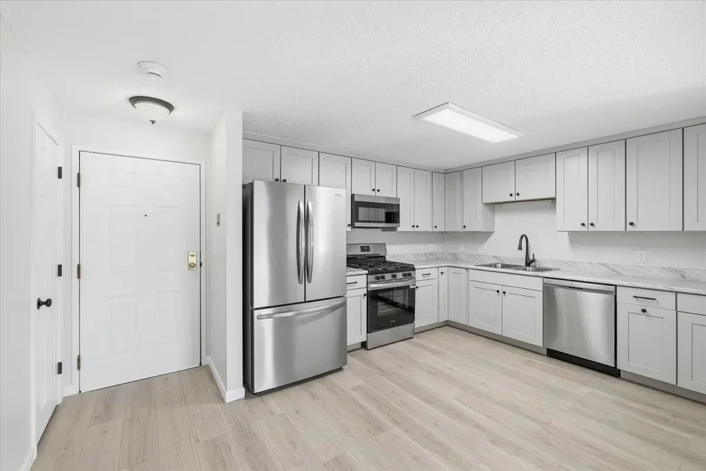 4 Knightsbridge Drive, Nashua