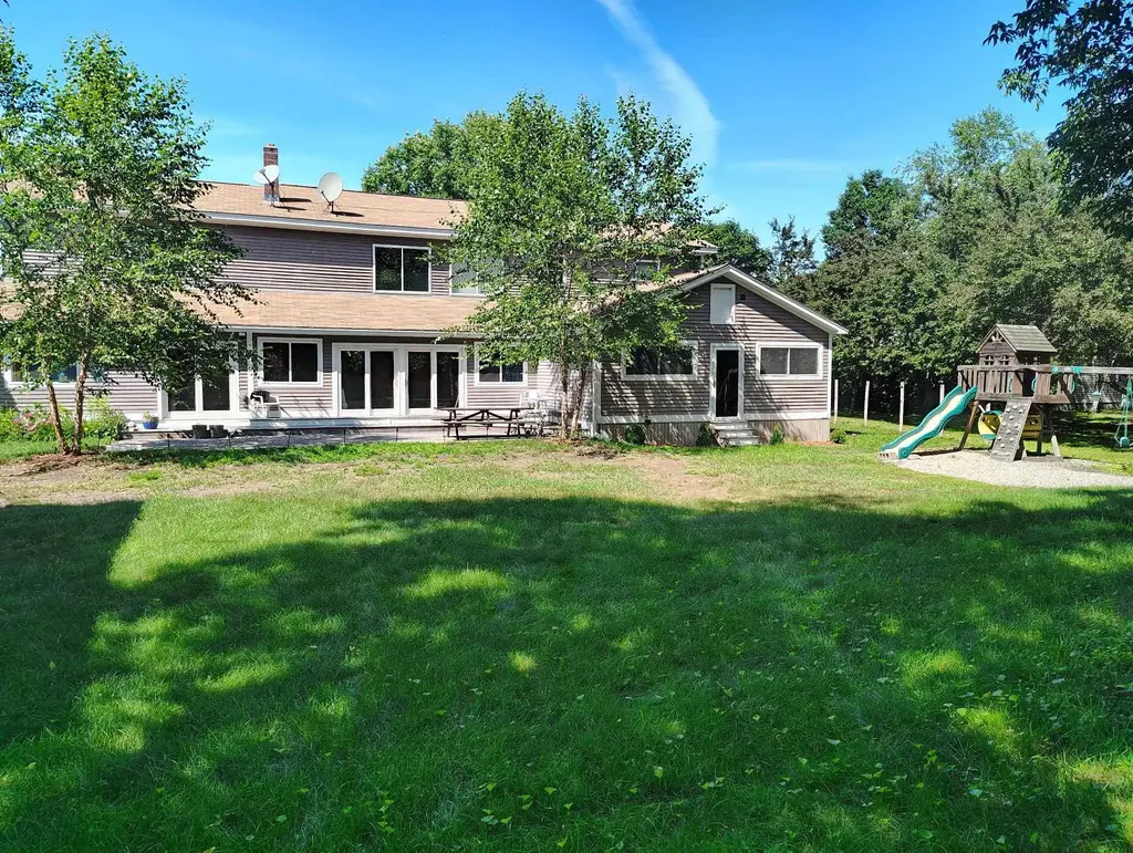 11 Bracket Circle, Charlestown