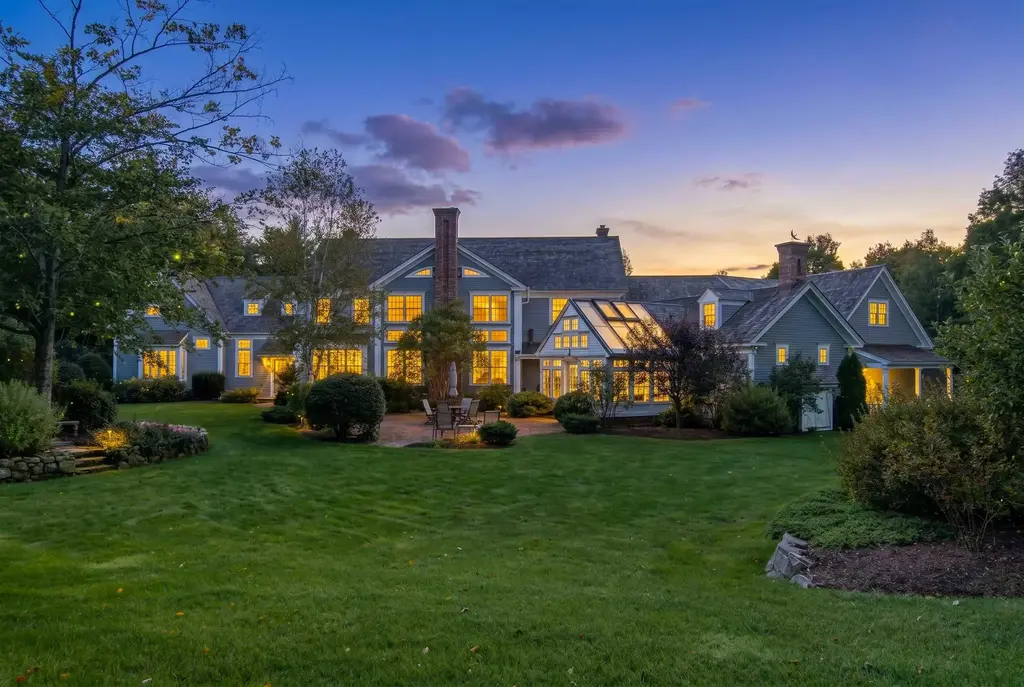 373 Lakeshore Drive, New London