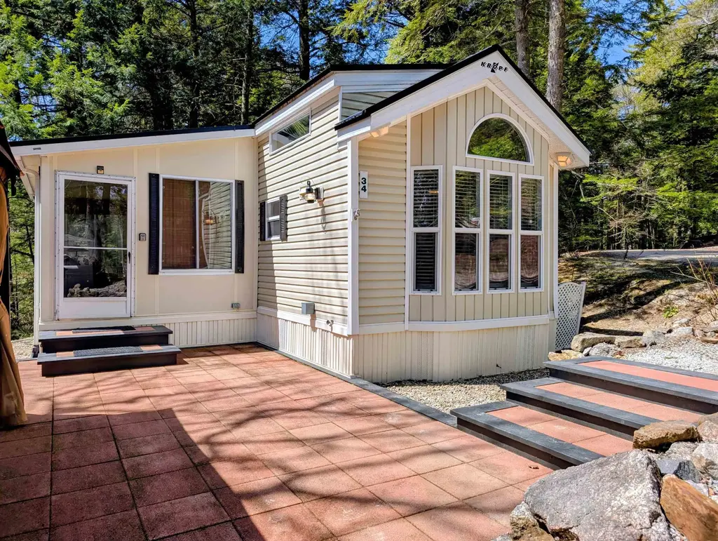 34 Overlook Road, Holderness