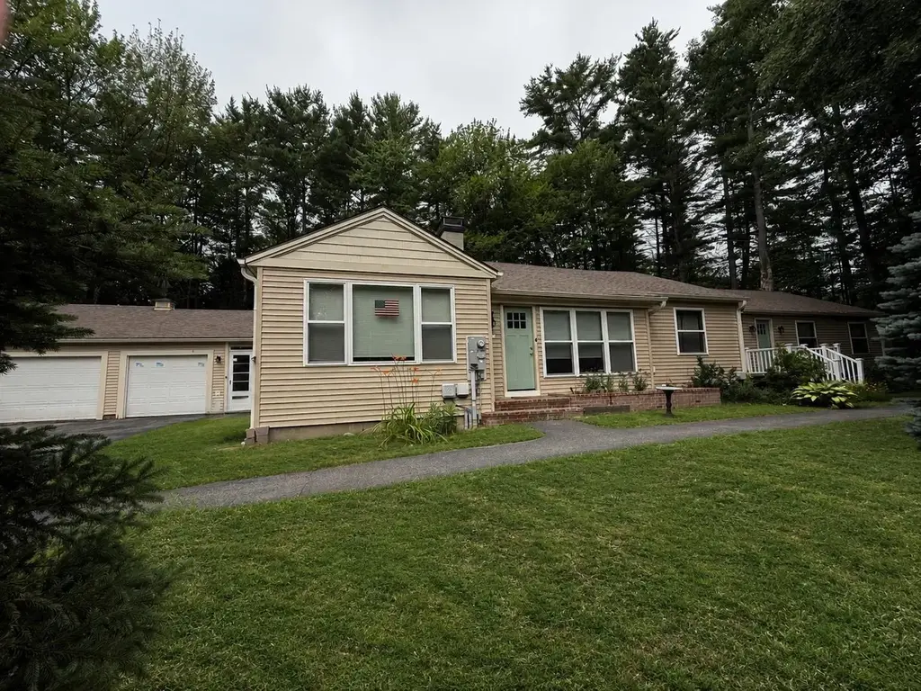 1090 North Main Street, Laconia