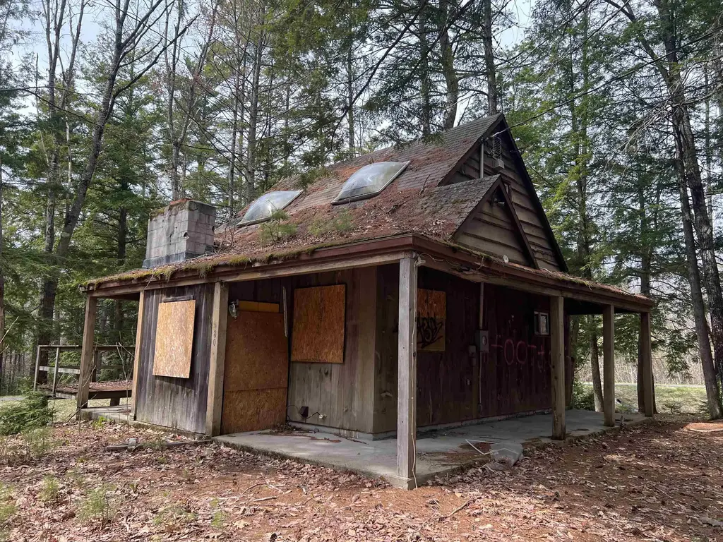 280 Thompson Road, Conway
