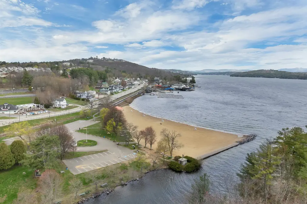 883 Weirs Boulevard, Laconia