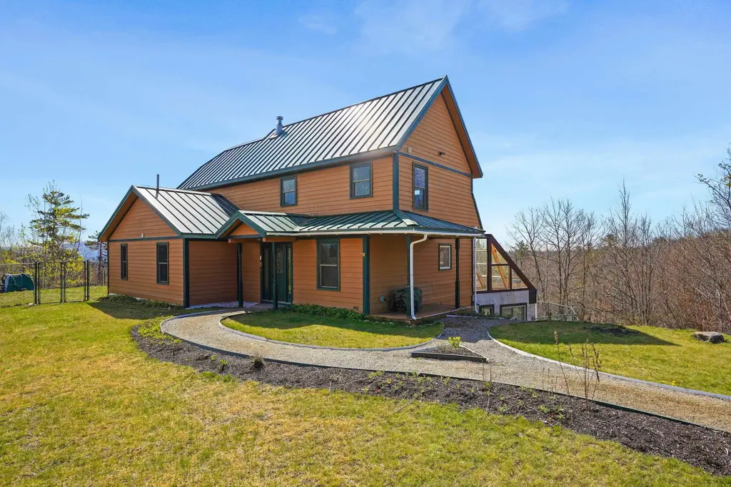36 New Road, Meredith