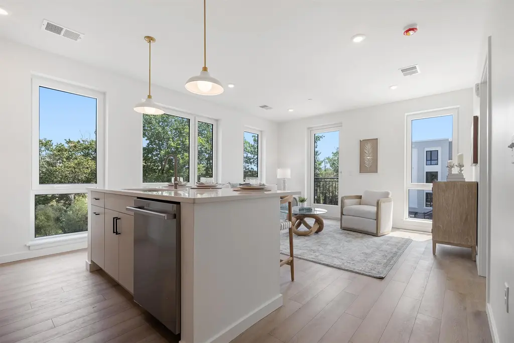 80 Constitution Avenue, Portsmouth