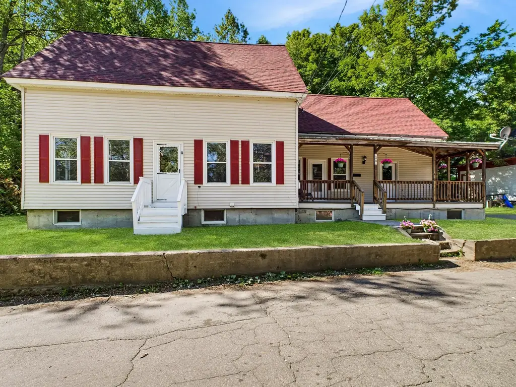 30 Spring Street, Colebrook
