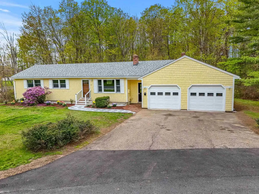 6 Colonial Drive, Gilford