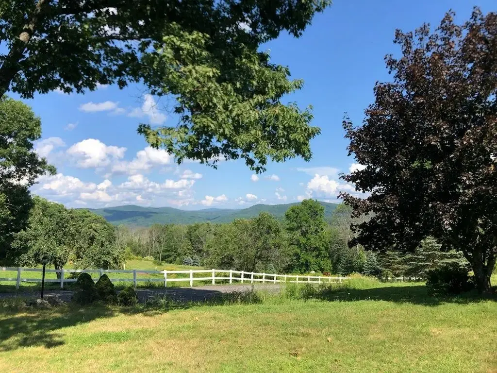 295 Manning Hill Road, Winchester