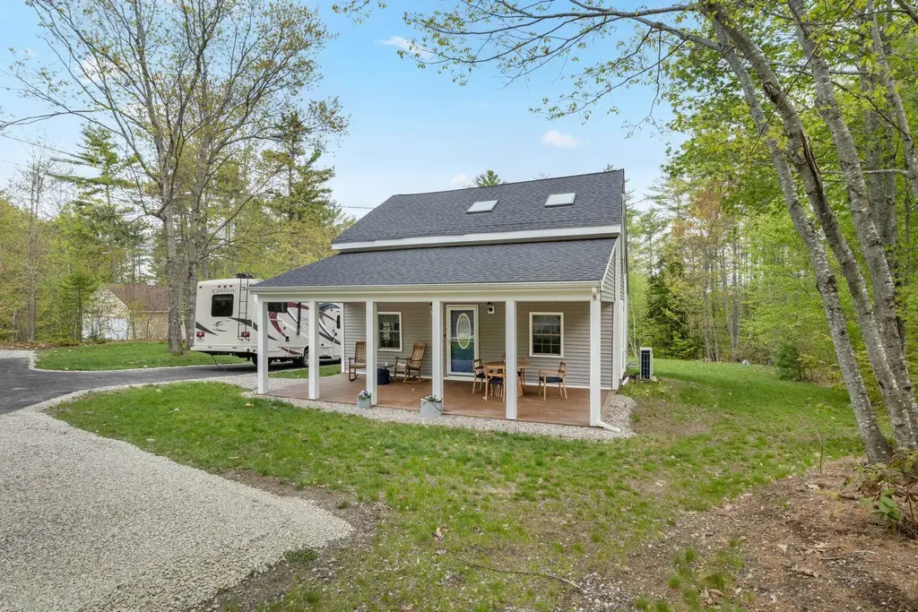 4261 Province Lake Road, Wakefield