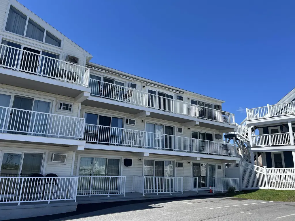 933 Ocean Boulevard, Hampton