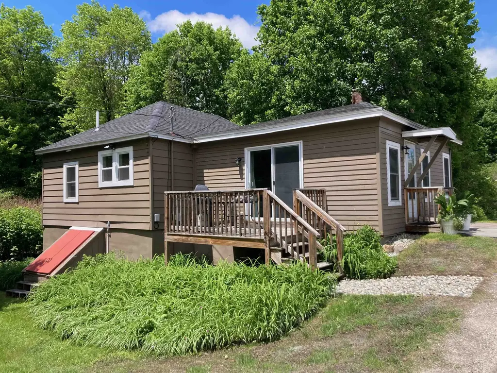 20 Daniel Webster Highway, Plymouth