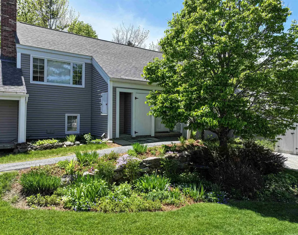 144 Hilltop Place, New London