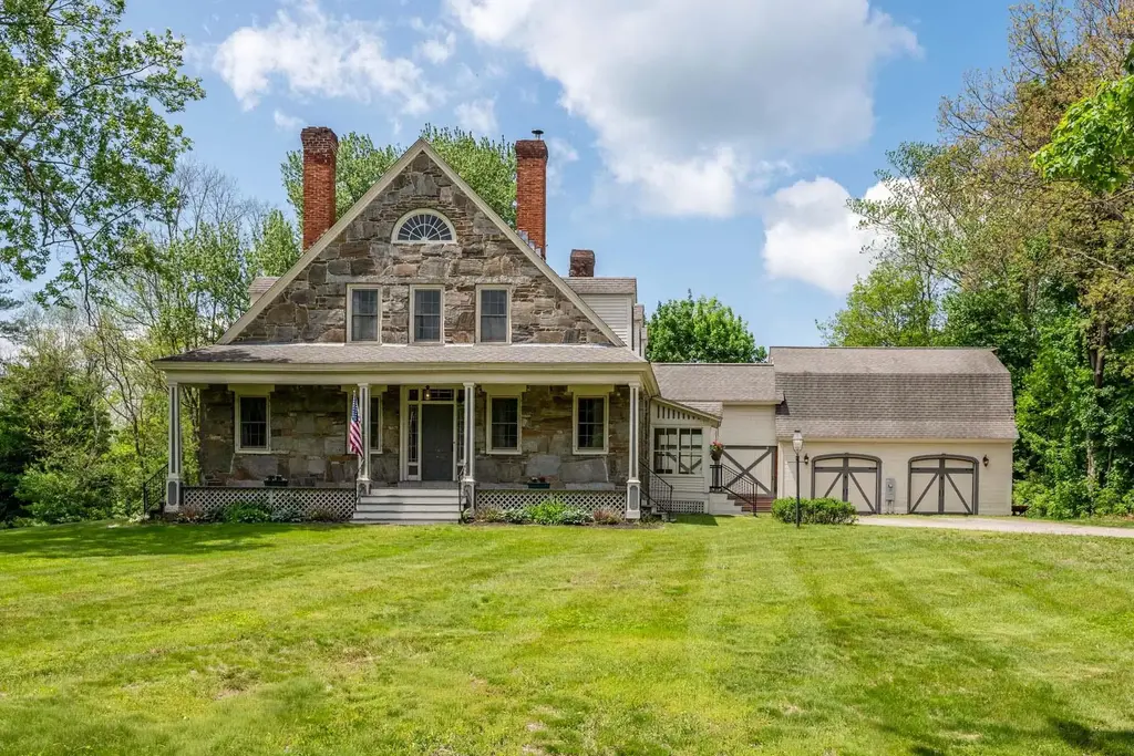 258 Main Street, Charlestown