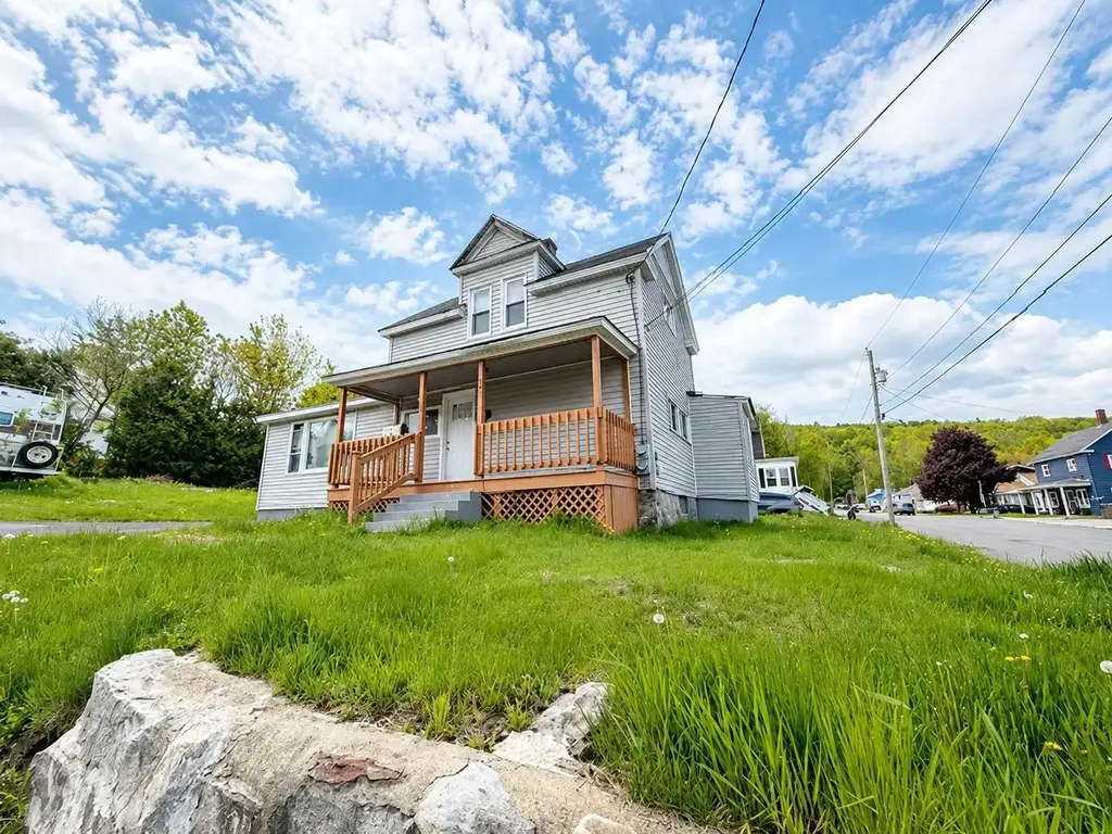 424 Forbush Avenue, Berlin