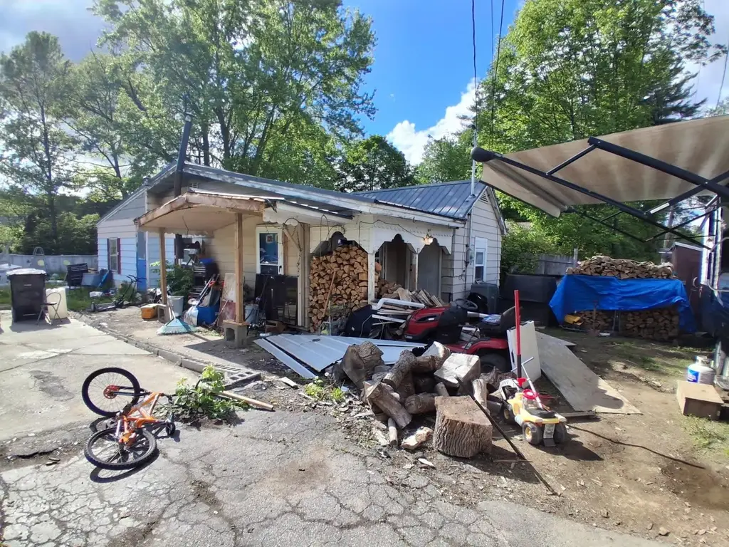 17 Pawtucket Avenue, Claremont