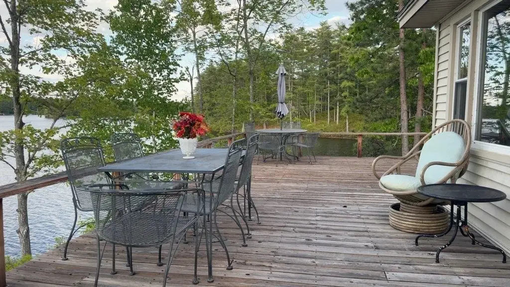 244 Pinewood Shores, Wakefield